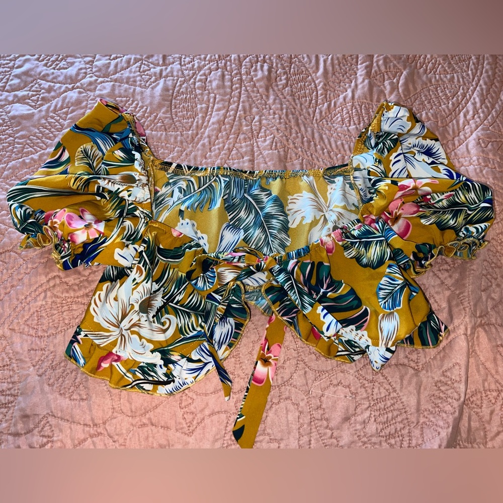 SHEIN Crop Top, Tie In Front Size XS